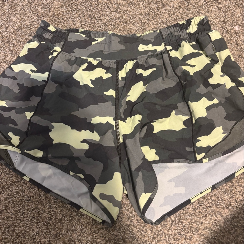 lululemon athletica Camo Print Hotty Hot Shorts Long